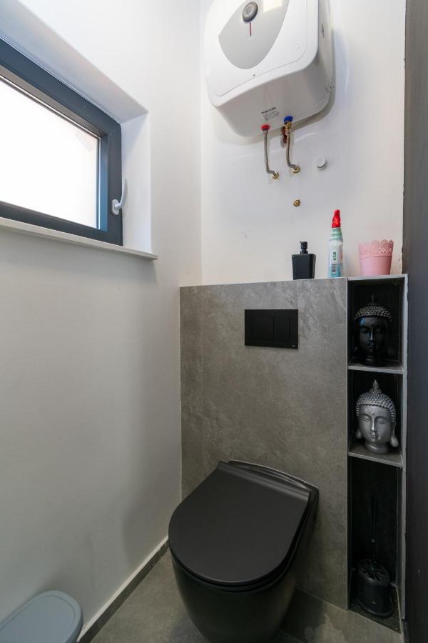 Aspera Vila *